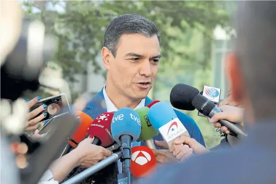  ?? EFE ?? Diálogo. El presidente socialista Pedro Sánchez fue el más votado el 28 de abril, pero no cuenta con los diputados necesarios para ser investido.