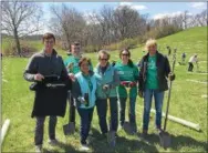  ?? SUBMITTED PHOTO ?? Local volunteers gather for a photo after planting 1,000 trees to aid environmen­t.