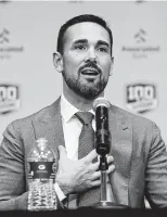  ?? Morry Gash / Associated Press ?? Cardinals coach Kliff Kingsbury, left, and Packers coach Matt LaFleur are able to draw on a wide variety of resources as they take over their respective teams at the highest level.