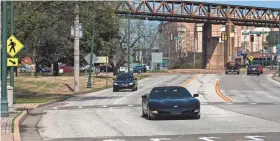  ?? BRAD VEST/THE COMMERCIAL APPEAL ?? Motorists move along Riverside Drive at Court Avenue on March 22. Bicycle lanes will be installed again on Riverside Drive, although this time along a different stretch.