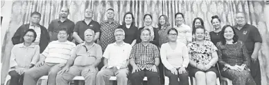  ??  ?? SOKONG: Wilfred dan Dr Nuing (empat dan lima kiri) bersama ahli-ahli jawatankua­sa penganjur sambutan perayaan Hari Gawai Dayak 2020 Peringkat Bahagian Miri.