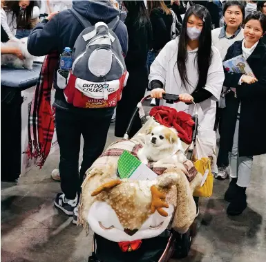  ?? Photo: Elson Li ?? Visitors to the Hong Kong Pet Show 2024 at the Convention and Exhibition Centre in Wan Chai in January.