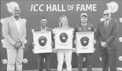  ?? ?? From left, Ian Bishop, West Indies legend Shivnarine Chanderpau­l, Charlotte Edwards, Esman Qadir and Ricky Skerritt, CWI president and ICC Director.