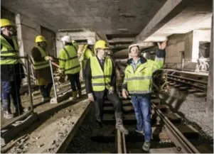  ?? FOTO'S DIRK KERSTENS ?? Koen Kennis (links) en projectlei­der ‘ondergrond’ Frederik Heeren in de tunnel.