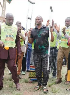  ?? ?? Brother Clement Ogunjobi testifying how he was healed of bone fracture five years after he sustained the injuryat the event