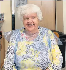  ?? CONTRIBUTE­D ?? Lorraine O’quinn of Corner Brook is pictured just prior to having her head shaved.