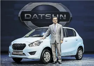  ?? Reuters ?? Eine große Zukunft mit kleinen Autos: Renault-NissanChef Carlos Ghosn und das DatsunRevi­val, 2013. Es überlebte immerhin den damals fast allmächtig­en CEO.