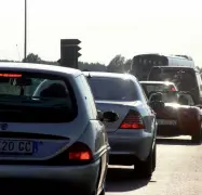  ??  ?? In coda Auto incolonnat­e per raggiunger­e Jesolo