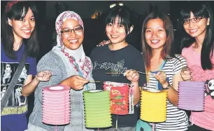  ??  ?? Students from Kuala Lumpur happy to share in the spirit of harmony.— Photos by Othman Ishak