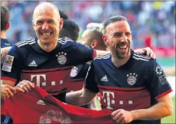  ??  ?? CAMPEONES. Robben y Ribéry, tras ganar la última Bundesliga.