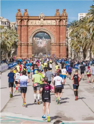  ??  ?? El Zurich Maratón de Barcelona fue el maratón español con más llegados a meta en 2017, con 16.266 corredores.