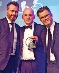  ?? ?? ●●Duncan O’Neil receiving his award from Paul Stanley of Middleton Foods and awards host comedy writer Dominic Holland.