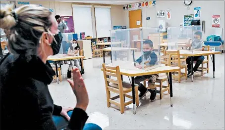  ?? JOSE M. OSORIO/CHICAGO TRIBUNE ?? Pre-kindergart­en teacher Aileen Reilly talks to her students Jan. 11, the first day of in-person learning at Dawes Elementary School in Chicago.