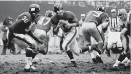  ?? AP FILE PHOTO ?? LEGEND OF THE GRIDIRON: NFL Hall of Famer Y.A. Tittle of New York Giants fame died yesterday. He was 90.