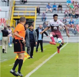  ?? DIANA MÉNDEZ ?? Salinas se adueñó de la banda derecha del Saprissa.