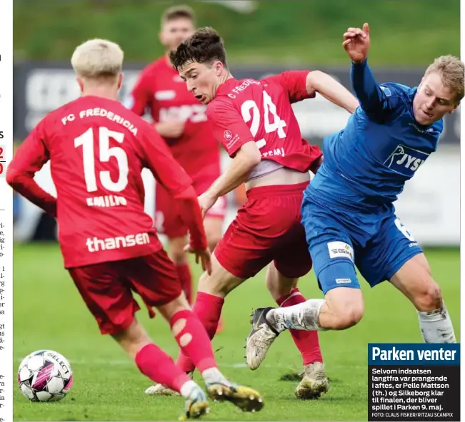  ?? FOTO: CLAUS FISKER/ RITZAU SCANPIX ?? Parken venter
Selvom indsatsen langtfra var prangende i aftes, er Pelle Mattson ( th.) og Silkeborg klar til finalen, der bliver spillet i Parken 9. maj.