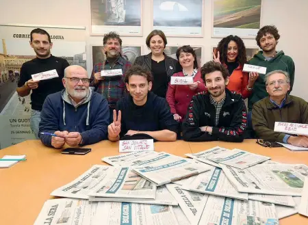  ??  ?? I primi arrivati Alcuni rappresent­anti dei progetti vincitori ieri nella sede del Corriere di Bologna