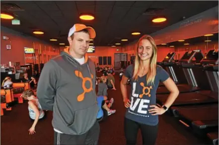  ?? PETE BANNAN-DIGITAL FIRST MEDIA ?? Franchisee Steve Egan and manager Rebecca Campbell of Orangetheo­ry, a new exercise facility that has opened at Bradford Plaza just outside of West Chester.
