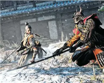  ??  ?? Den Gegner beobachten und im richtigen Moment zuschlagen: «Sekiro: Shadows Die Twice».