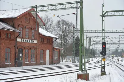  ?? Bild: NIKLAS JOHANSSON ?? SNART BORTA? Om Trafikverk­et får som det vill rivs det gamla stationshu­set i Öxnered inom en inte allt för avlägsen framtid.