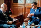  ??  ?? L’incontro L’amministra­tore delegato dell’Eni Claudio Descalzi a colloquio ieri a Tripoli nell’ufficio del neopremier libico Abdulhamid Dabaiba