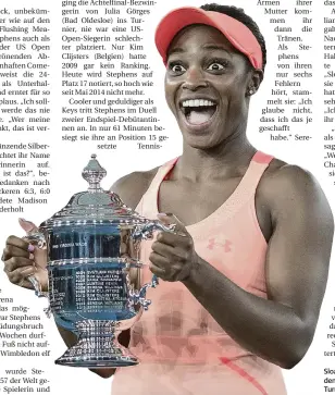  ?? FOTO: DPA ?? Sloane Stephens mit der Trophäe für den Gewinn des vierten Grand-SlamTurnie­rs des Jahres.