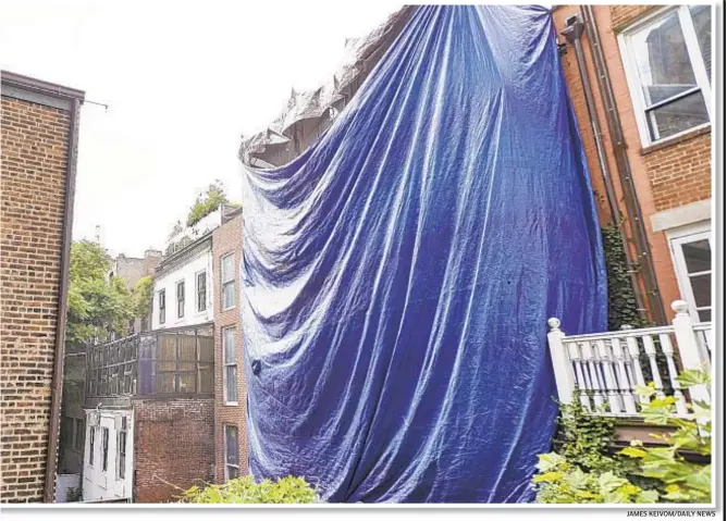  ?? JAMES KEIVOM/DAILY NEWS ?? Constructi­on tarp last week on building adjacent to St. Peter's Episcopal Church (also below left) on W. 20th St. sparks concern of the Rev. Stephen Harding (upper left).