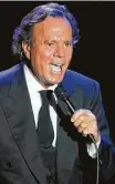  ?? Manu Fernández / AP ?? Julio Iglesias llega a Sugar Land.