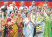  ?? SAMIR JANA/HT PHOTO ?? West Bengal CM Mamata Banerjee (center) at the foundation day of Trinamool Congress’s student wing in Kolkata.