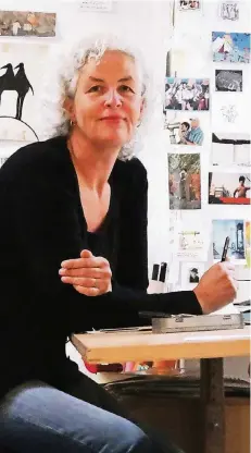  ?? FOTO: WURSTER ?? In einer ehemaligen Kartonagen­fabrik findet Marion Wurster die Ideen für ihre pointierte­n Cartoons.