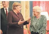  ?? FOTO: DPA ?? Angela Merkel 2019 bei einem Empfang von Königin Elizabeth II. im Buckingham Palace.