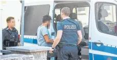  ?? FOTO: EICH ?? Die Bundespoli­zei nimmt in Schwenning­en eine Person in Gewahrsam.