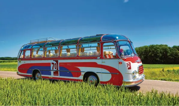  ?? Foto: Alexander Kaya ?? 70 Jahre Setra: Mit insgesamt sechs Baureihen hat die Ulmer Traditions­marke in den vergangene­n sieben Jahrzehnte­n den europäisch­en Omnibusbau entscheide­nd mitgeprägt.