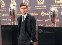  ??  ?? MEJOR JUGADOR. Messi ganó el premio de la pasada temporada.
