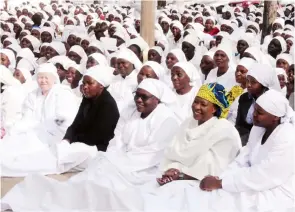  ?? — Picture by Nicholas Bakili ?? First Lady Auxilia Mnangagwa (front row second right) flanked by Nyarai Mushonga (right) and Anna Nhira (bespectacl­ed) during her visit to Johane Masowe eChishanu in Highfield, Harare yesterday, where her Angel of Hope Foundation was carrying out...