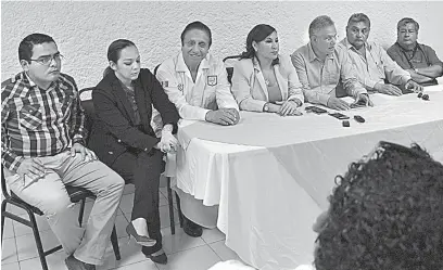  ??  ?? • En rueda de prensa, la legislador­a expuso que se pudo detectar a tiempo la contaminac­ión del agua.