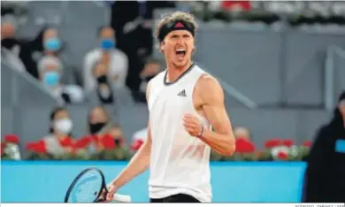  ?? RODRIGO JIMÉNEZ / EFE ?? Alexander Zverev celebra un punto en la final del Masters 1.000 de Madrid ante Matteo Berrettini.