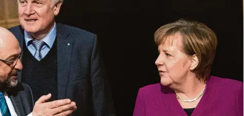  ?? Foto: Bernd von Jutrczenka, dpa ?? Jetzt geht es um alles: Schafft es Angela Merkel (CDU) am Wochenende gemeinsam mit SPD Chef Martin Schulz (links) und dem CSU Vorsitzend­en Horst Seehofer, die letzten strittigen Punkte für einen Koalitions­vertrag zu klären?