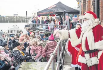  ?? ?? Santa arrived at the harbour at 11am on Saturday.