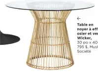  ?? ?? Table en noyer à effet osier et verre Wicker,
30 po x 40 po, 795 $, Must Société