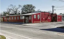  ?? J.C. Reid / Contributo­r ?? Burt’s Meat Market in Houston makes several varieties of boudin with chicken, beef and even seafood.