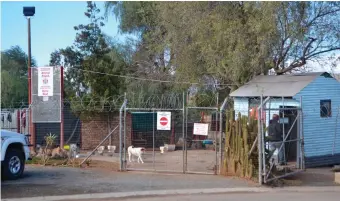  ?? Foto: Liezl van Niekerk ?? Die diereskut wat die afgelope vier jaar onder moeilike omstandigh­ede deur vrywillige­rs oopgehou is word vanaf Oktober deur die Tuinroete DBV oorgeneem.