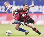  ??  ?? Javier Chicharito Hernandez, 27 anni, primi mesi al Bayer