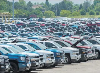  ?? TIJANA MARTIN, CP ?? New vehicles are stored in a lot at the General Motors assembly plant in Oshawa, Ont.