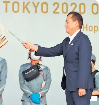  ??  ?? La antorcha olímpica fue encendida por el Primer Ministro japonés.