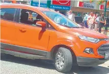  ??  ?? En Veracruz, una mujer de 32 años viajaba en una camioneta EcoSport cuando fue intercepta­da por un grupo de sujetos armados.