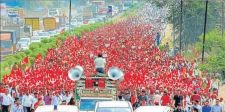  ?? PTI FILE PHOTO ?? Demanding a loan waiver, farmers of All Indian Kisan Sabha march from Nashik to Mumbai to gherao Vidhan Bhawan on March 12.