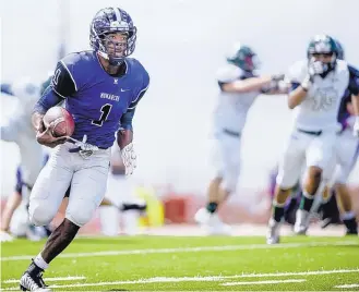  ?? ROBERTO E. ROSALES/JOURNAL ?? Manzano quarterbac­k Jordan Byrd finds running room on Saturday during his team’s 55-7 thumping of top-ranked Rio Rancho. Byrd scored four touchdowns for the third-ranked Monarchs.