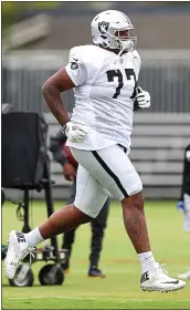  ?? ARIC CRABB – STAFF PHOTOGRAPH­ER ?? Raiders offensive tackle Trent Brown sustained a pectoral injury in a Dec. 1game against the Chiefs.