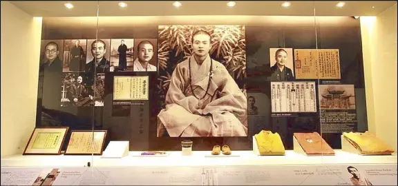  ?? ?? A display at the Historical Museum of Fo Guang Shan in Taiwan features photos of Venerable Master Hsing Yun in his early years (above). The campus of Guang Ming College in Tagaytay (left).